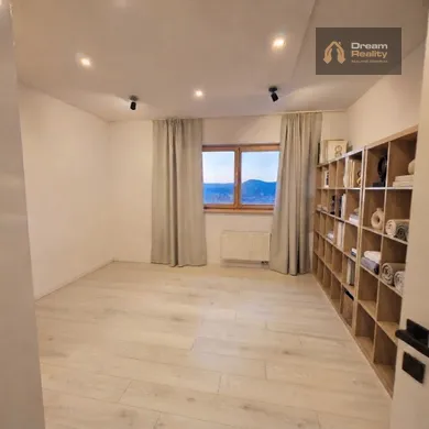 Na predaj 4-izbový byt, 151 m², Žilina, Vysokoškolákov
