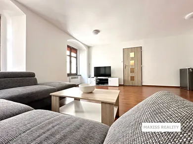 Na predaj 3-izbový byt, 68 m², Banská Bystrica, Námestie SNP