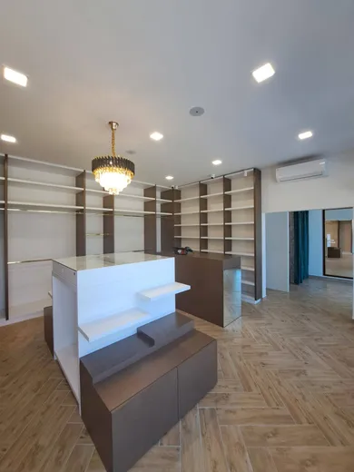 Коммерческие помещения в аренду, Komárno · €700