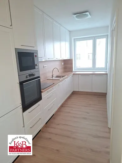 Mieszkania na wynajem, 2-pokojowe, Trenčín · €690