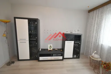 Na predaj 4-izbový byt, 83 m², Bratislava-Petržalka, Ambroseho