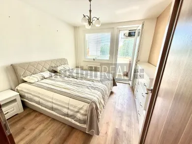 Mieszkania na sprzedaż, 4-pokojowe, Bratislava-Dúbravka · €280 000