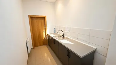 Lokale komercyjne na wynajem, Poprad · €192