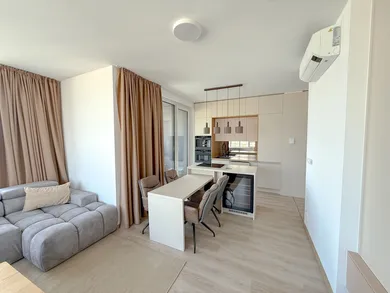 Na prenájom 2-izbový byt, 58 m², Bratislava-Ružinov, Mlynské nivy