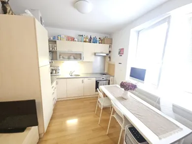 Na predaj 1-izbový byt, 45 m², Bratislava-Rača, Rubínova