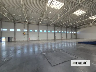 Na prenájom komerčné, 26 m², Bratislava-Nové Mesto
