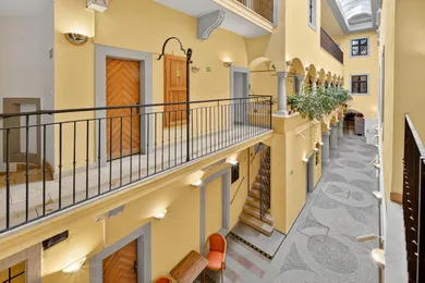 Na prenájom komerčné, 21 m², Bratislava-Staré Mesto, Michalská