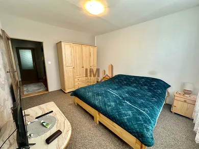 Na prenájom 4-izbový byt, 85 m², Šurany, Mostná