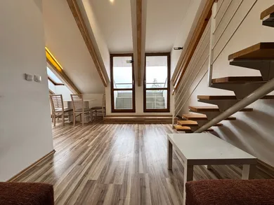 Na prenájom 3-izbový byt, 73 m², Zvolen, Námestie Slobody