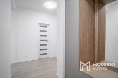 Na prenájom 2-izbový byt, 57 m², Zavar, -