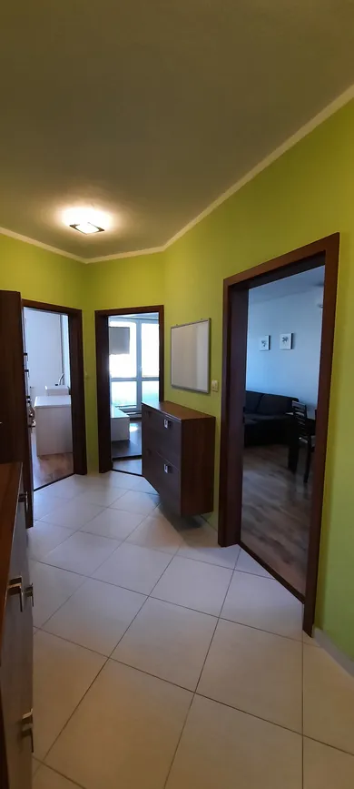 Na prenájom 3-izbový byt, 68 m², Bratislava-Vrakuňa, Hradská