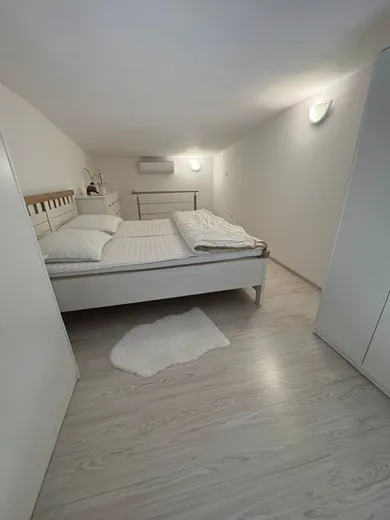 Na prenájom 2-izbový byt, 40 m², Bratislava-Ružinov, Pod gaštanmi