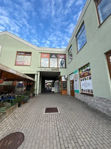 Na prenájom komerčné, 80 m², Topoľčany
