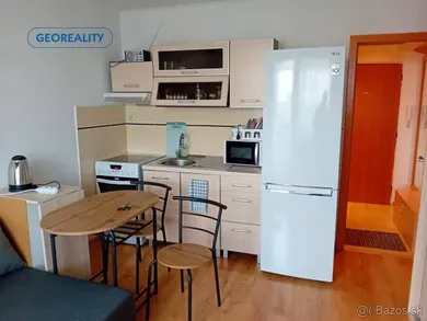 Квартири в оренду, 1-кімнатні, Levice · €385