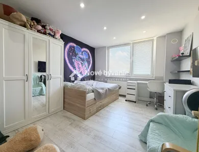 Na predaj 3-izbový byt, 72 m², Želiezovce, Mierová
