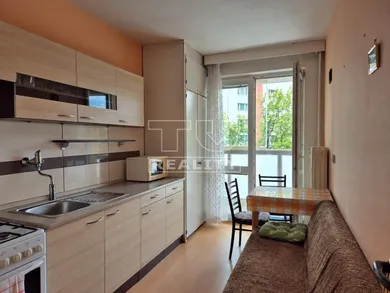 Na predaj 3-izbový byt, 71 m², Považská Bystrica