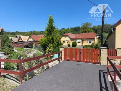 Na predaj 3-izbový dom, 398 m², Hradište