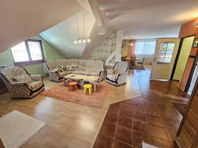 Na predaj dom, 240 m², Galanta, Kpt. Uhra