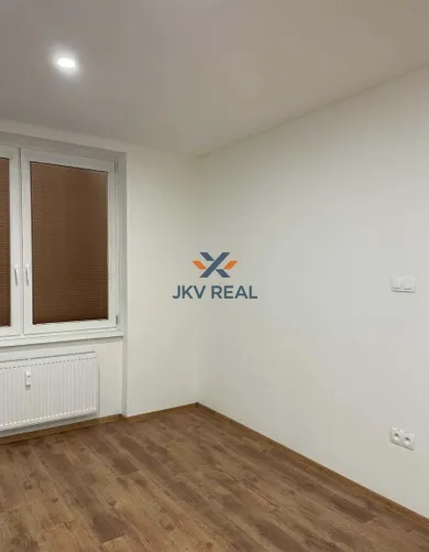 Kiadó lakások, 2-szobás, Banská Bystrica · €820