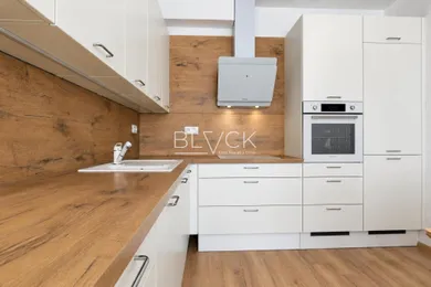 Na prenájom 2-izbový byt, 56 m², Bratislava-Nové Mesto