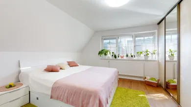 Na predaj 8-izbový dom, 57 m², Piešťany