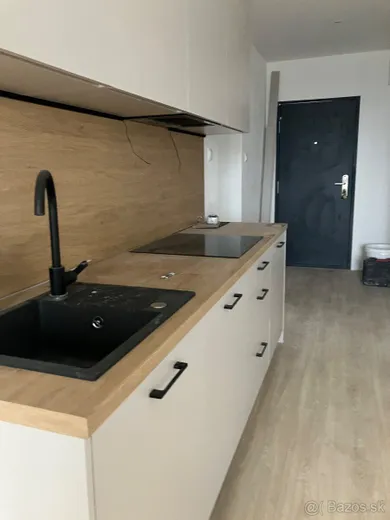 Mieszkania na sprzedaż, 4-pokojowe, Nitra · €192 000