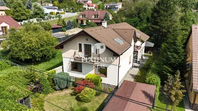 Дома на продажу, 6-комнатные, Svätý Jur · €690 000
