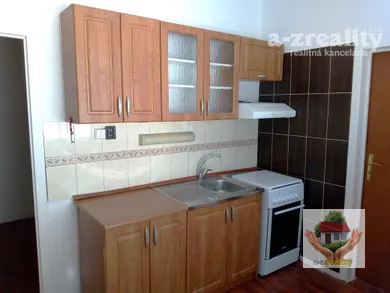 Mieszkania na wynajem, 1-pokojowe, Nové Zámky · €380