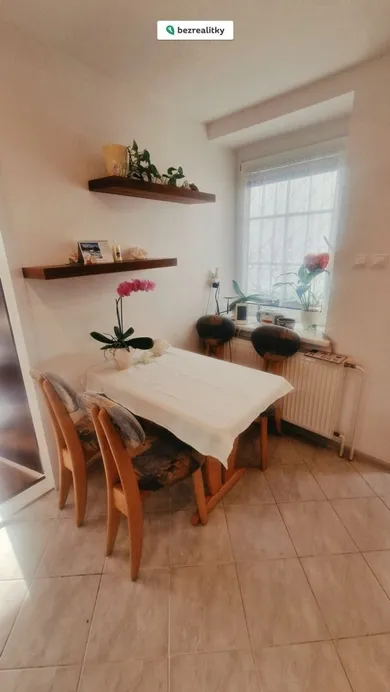Na predaj 2-izbový dom, 89 m², Bratislava-Rača