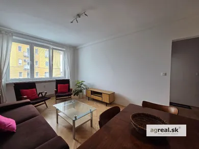 Na prenájom byt v Bratislava-Rača · €540 · Dokončené