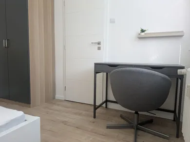 Na prenájom 4-izbový byt, 90 m², Bratislava-Petržalka