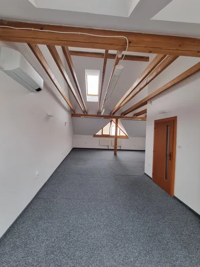 Na prenájom komerčné, 61 m², Košice-Staré Mesto, Hradbová