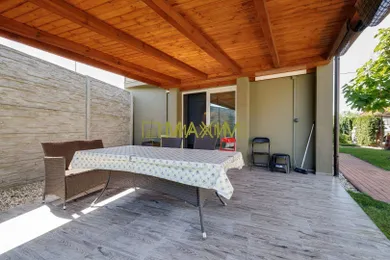 Na predaj 4-izbový dom, 270 m², Kostolište
