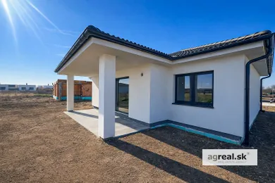 Eladó házak, 4-szobás, Hrubá Borša · €269 900