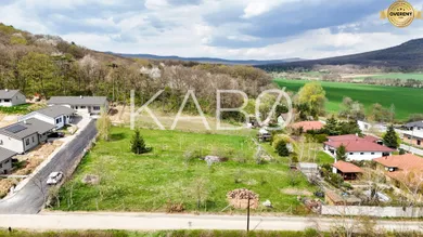 Na predaj pozemok, 687 m², Jelenec