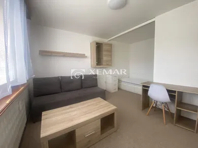 Mieszkania na wynajem, 1-pokojowe, Banská Bystrica · €460
