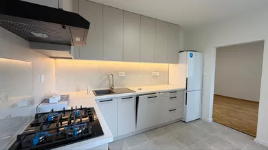 Byty na prenájom 2-izbový, Levice · €700