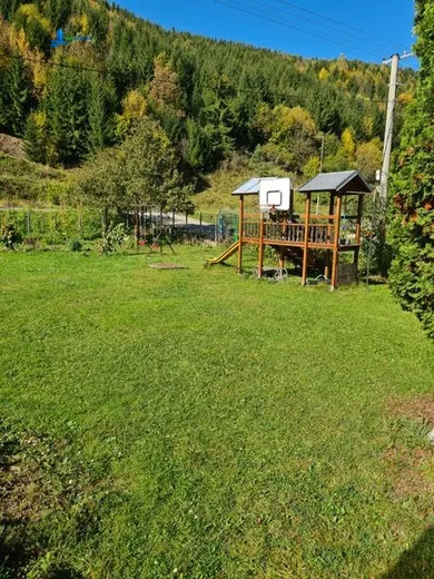 Na predaj 8-izbový dom, 115 m², Valaská, Strojárenská