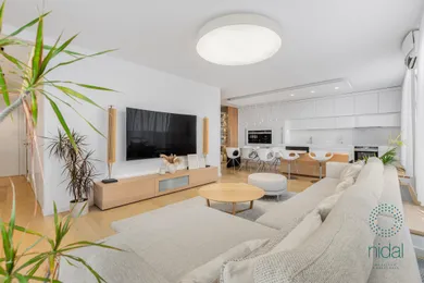 Na predaj 4-izbový byt, 124 m², Bratislava-Petržalka, Žltá