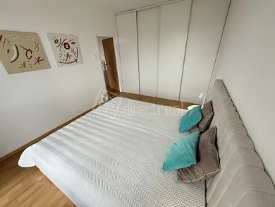 Na prenájom 2-izbový byt, 52 m², Bratislava-Ružinov, Komárnická
