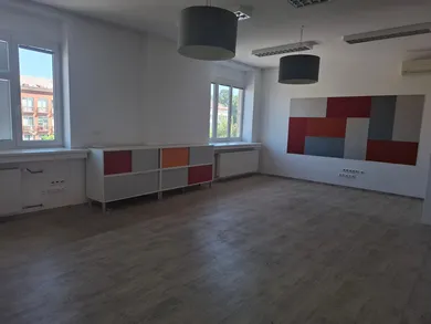 Lokale komercyjne na wynajem, Zvolen · €2250