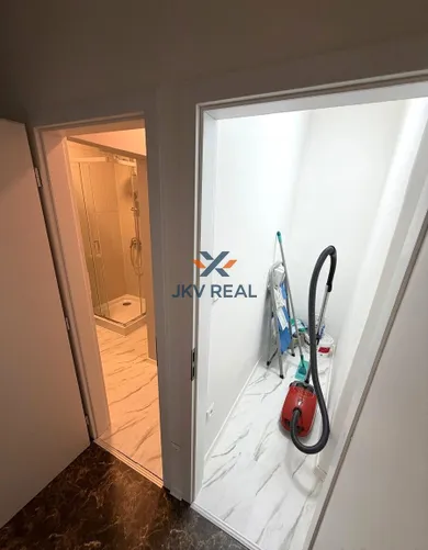 Na prenájom 1-izbový byt, 44 m², Nitra, Mostná