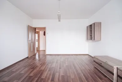 Byty na predaj 3-izbový, Nové Zámky · €148 000