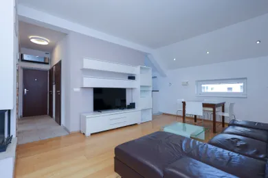 Na prenájom 4-izbový byt, 104 m², Bratislava-Nové Mesto, Ovručská