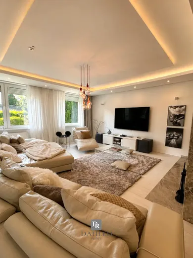 Byty na prenájom 4-izbový, Bratislava-Staré Mesto · €2 800