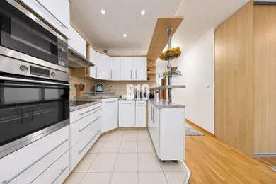 Na predaj 4-izbový byt, 99 m², Bratislava-Petržalka, Zadunajská cesta
