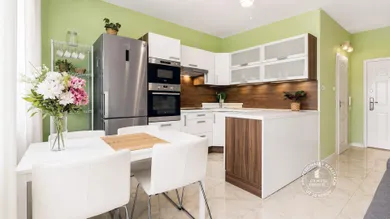 Na prenájom 2-izbový byt, 51 m², Bratislava-Petržalka, Šustekova