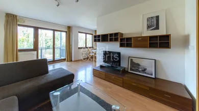 Byty na prenájom 3-izbový, Bratislava-Staré Mesto · €1 000