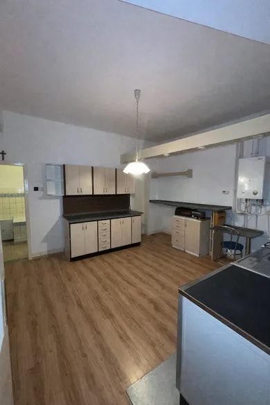 Na predaj dom, Topoľnica