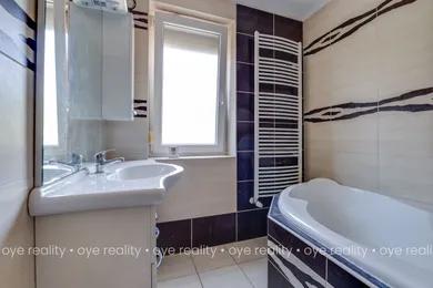 Na predaj 3-izbový byt, 71 m², Komárno, Považská
